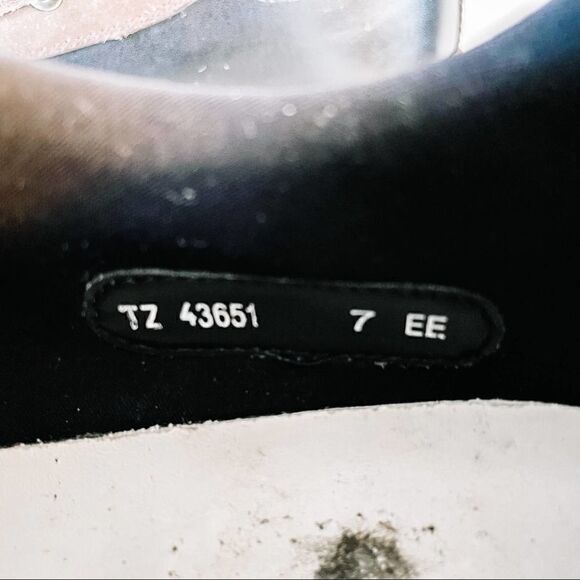 Salvatore Ferragamo Fiano Leather Boat Shoes - Picture 9 of 11